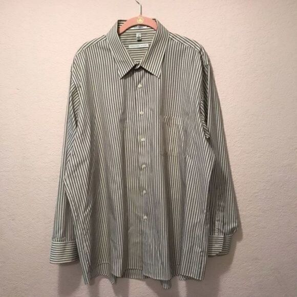NWOT.Geoffrey Bean button down shirt.Wrinkle Free. - Picture 4 of 9